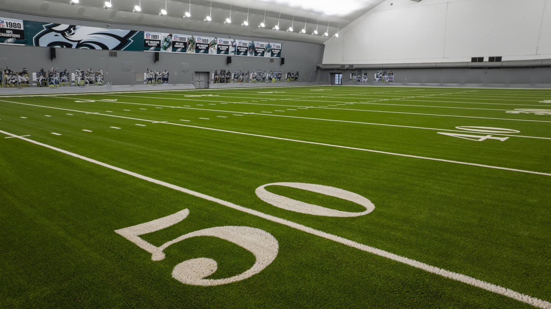 The Matrix Helix® turf system is known for its optimal cleat interaction, stable footing, and outstanding shock absorption. The innovative shape memory technology of helix features curled monofilament fibers that securely hold the infill in place, eliminating migration and splash-out concerns.